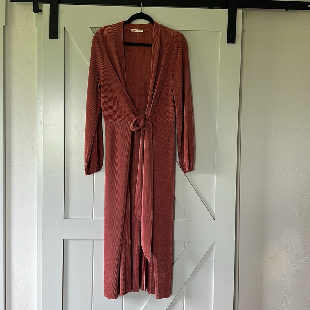 Intempo Kimono Duster in Salmon Color in accordian texture - Picture 4 of 15